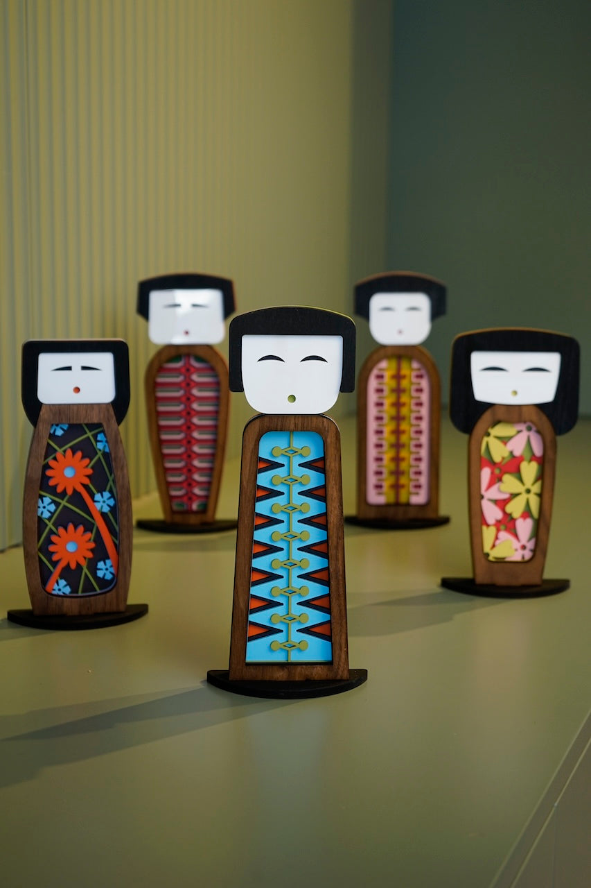 Kokeshi #3 - Figurine - Œuvre d'art originale de Tzachi Nevo