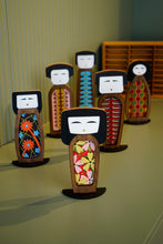 Ensemble de 6 Kokeshi - Figurines & Masques (2 en 1) - Œuvre d'art originale de Tzachi Nevo